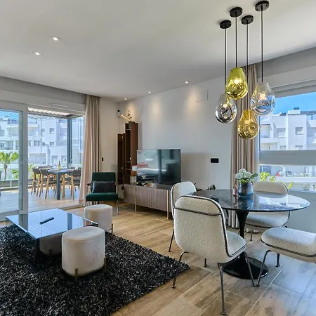 Stylish Penthouse With Jacuzzi - By Welcomely Apartment