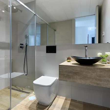 Apartment Stylish Penthouse With Jacuzzi - By Welcomely