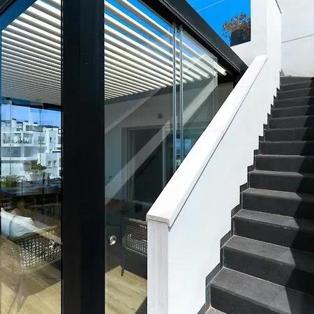 Stylish Penthouse With Jacuzzi - By Welcomely *