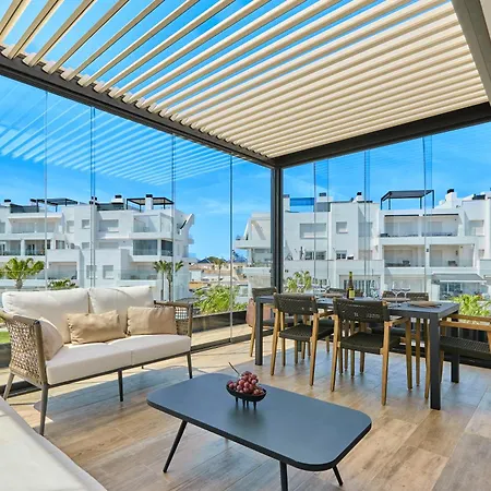 Stylish Penthouse With Jacuzzi - By Welcomely