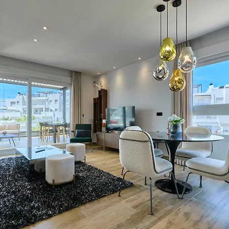 Stylish Penthouse With Jacuzzi - By Welcomely Apartment